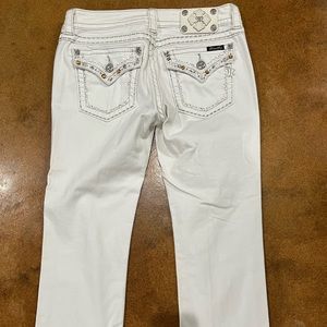 White Miss Me cuffed capris